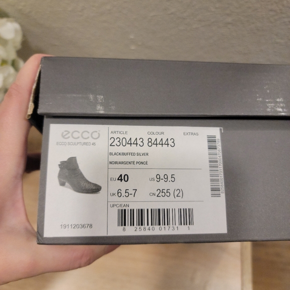 New Ecco Scultpured 45 Black Buffed Silver Booties Size EU 40 US 9-9.5 - Picture 3 of 3
